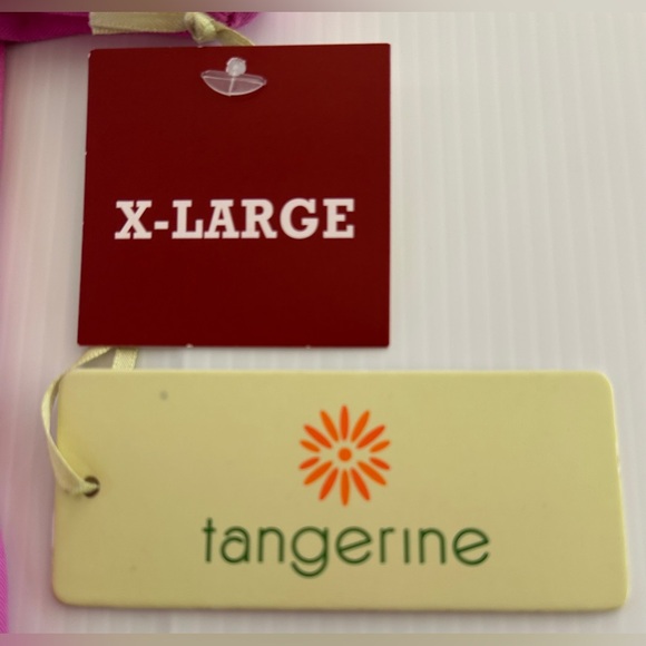 NEW SLEEVELESS TOP - Picture 6 of 6